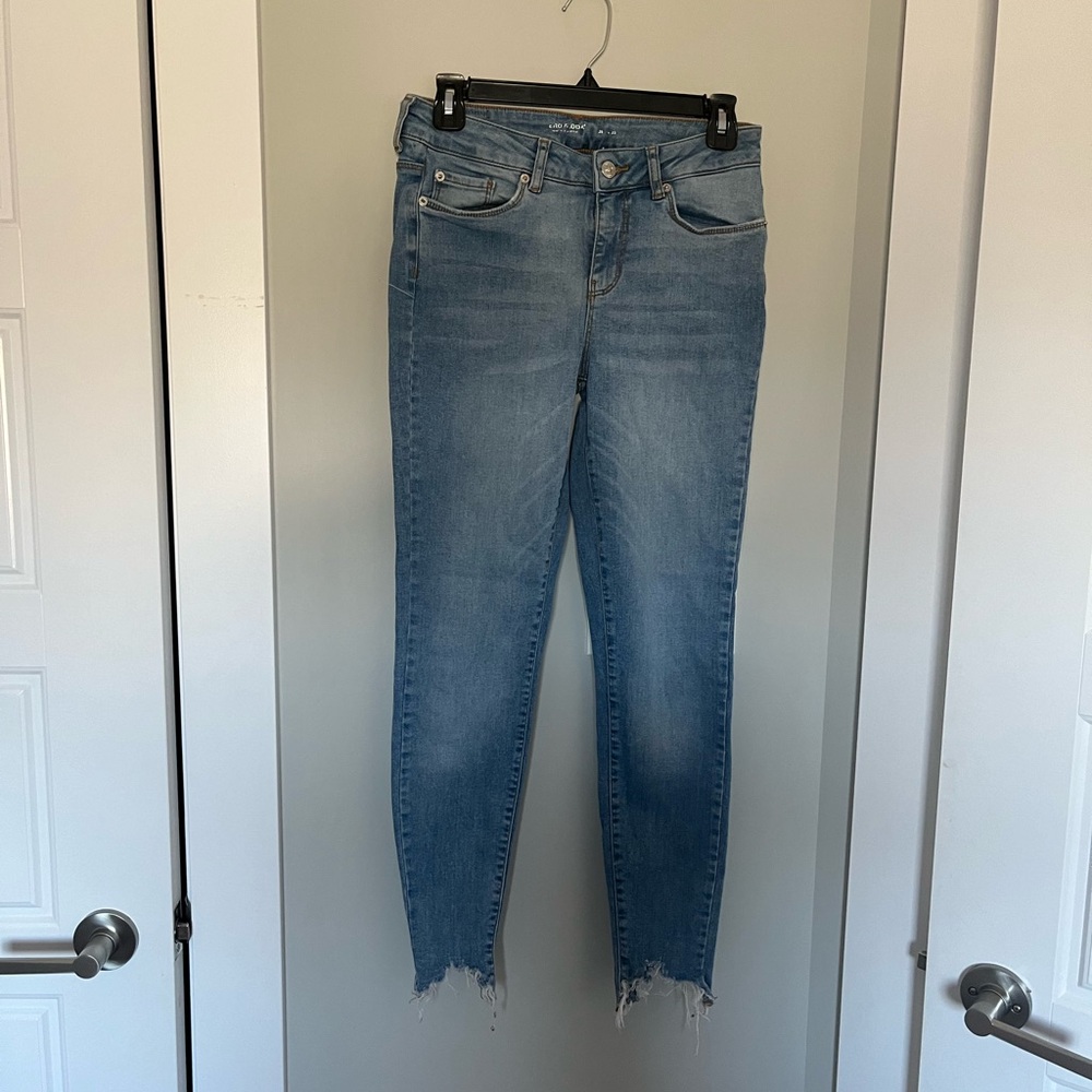 Vero Moda high rise ankle jeans with raw hem